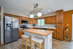110 Oakwood Ln, Bartlett, IL 60103 - Photo 6