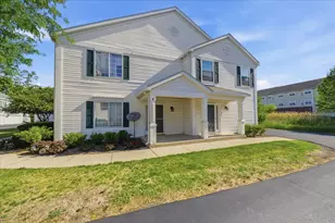 725 Fieldcrest Dr, South Elgin, IL 60177 - Photo 1