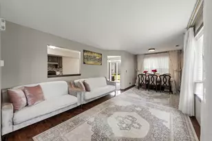 2736 Prairieview Ln S, Aurora, IL 60502 - Photo 4