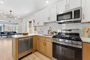8934 S Euclid Ave, Chicago, IL 60617 - Photo 10