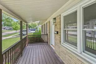 310 Rosewood Ave, Buffalo Grove, IL 60089 - Photo 2