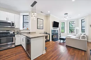832 W Roscoe St, Chicago, IL 60657 - Photo 2