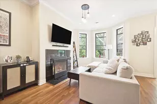 832 W Roscoe St, Chicago, IL 60657 - Photo 4