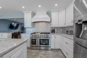 8736 S 80th Ct, Hickory Hills, IL 60457 - Photo 10