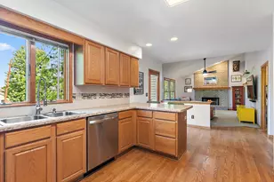 924 S Locust St, Sycamore, IL 60178 - Photo 8