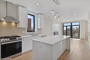 3332 W Irving Park Rd, Chicago, IL 60618 - Photo 6