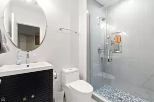 860 W Buckingham Pl, Chicago, IL 60657 - Photo 14