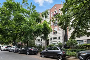860 W Buckingham Pl, Chicago, IL 60657 - Photo 1