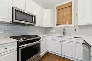 860 W Buckingham Pl, Chicago, IL 60657 - Photo 10