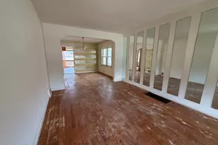 8842 S Cregier Ave, Chicago, IL 60617 - Photo 2