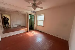 8842 S Cregier Ave, Chicago, IL 60617 - Photo 4
