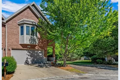 1515 Stonegate Manor, Mount Prospect, IL 60056 - Photo 2