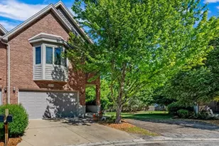 1515 Stonegate Manor, Mount Prospect, IL 60056 - Photo 2
