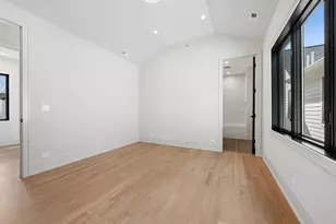 2214 W Oakdale Ave, Chicago, IL 60618 - Photo 26