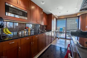 111 W Maple St, Chicago, IL 60610 - Photo 10