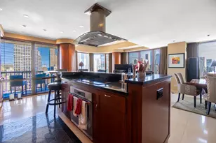 111 W Maple St, Chicago, IL 60610 - Photo 12