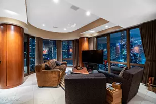 111 W Maple St, Chicago, IL 60610 - Photo 50