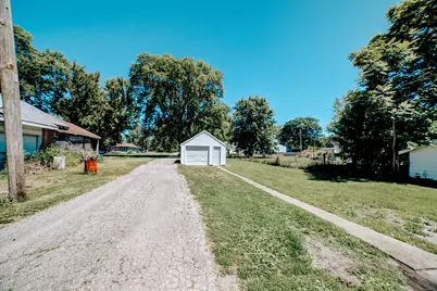 424 N 2nd Street, Watseka, IL 60970 - Photo 6