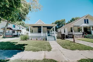 424 N 2nd St, Watseka, IL 60970 - Photo 1