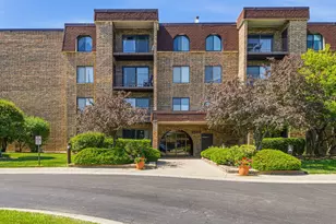 2100 Valencia Dr, Northbrook, IL 60062 - Photo 1
