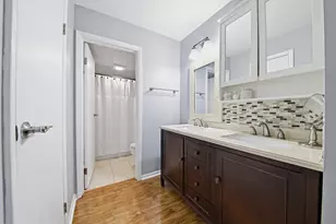 2100 Valencia Dr, Northbrook, IL 60062 - Photo 10