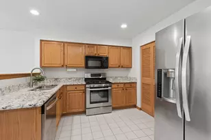 2772 Whitlock Dr, Darien, IL 60561 - Photo 8