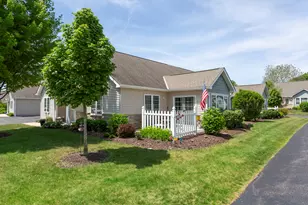 2035 Somerset Ln, Sycamore, IL 60178 - Photo 4