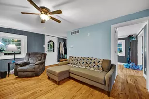 252 Sylvan Ln, Creve Coeur, IL 61610 - Photo 6