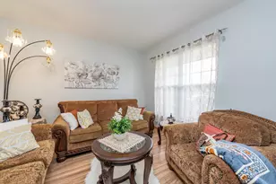39689 Lynsee Ct, Beach Park, IL 60083 - Photo 8
