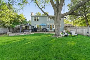 629 Joshua Ct, Naperville, IL 60540 - Photo 2