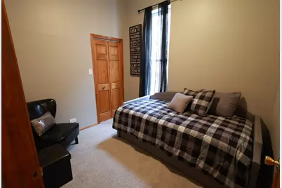 3651 S Giles Avenue, Chicago, IL 60653 - Photo 10