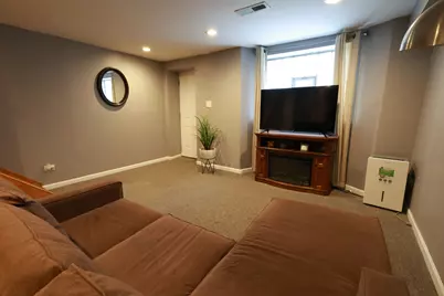 3651 S Giles Avenue, Chicago, IL 60653 - Photo 12