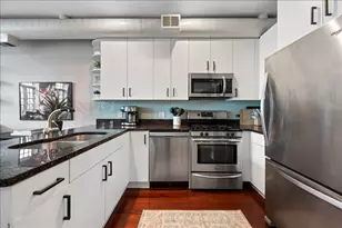 636 N Racine Ave, Chicago, IL 60642 - Photo 10