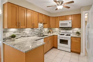 10640 S Brooklodge Ln, Palos Hills, IL 60465 - Photo 2