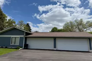 4904 W Oakwood Dr, McHenry, IL 60050 - Photo 2