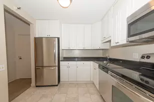 10 E Ontario St, Chicago, IL 60611 - Photo 2