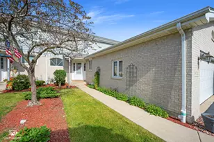 8740 Bally Castle Ln, Tinley Park, IL 60487 - Photo 2