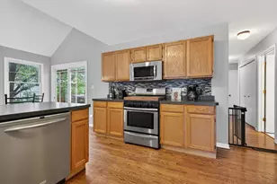 882 Wilshire Ln, Crete, IL 60417 - Photo 4