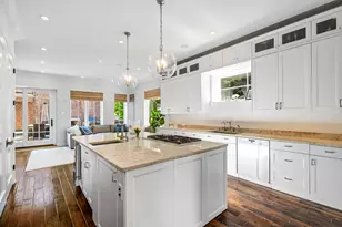 1331 W Wolfram St, Chicago, IL 60657 - Photo 10