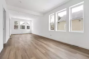 8528 S Escanaba Ave, Chicago, IL 60617 - Photo 8
