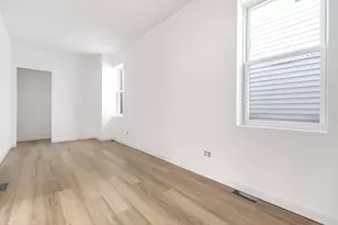 8528 S Escanaba Ave, Chicago, IL 60617 - Photo 14