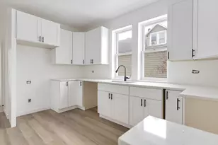 8528 S Escanaba Ave, Chicago, IL 60617 - Photo 12