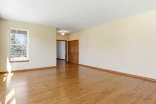 1967 Holloway Ct, Aurora, IL 60502 - Photo 4
