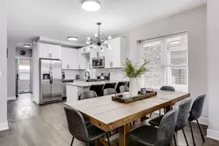 1610 W Waveland Ave, Chicago, IL 60613 - Photo 2