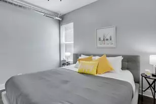 1610 W Waveland Ave, Chicago, IL 60613 - Photo 18