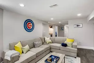 1610 W Waveland Ave, Chicago, IL 60613 - Photo 6