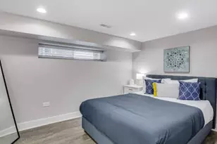 1610 W Waveland Ave, Chicago, IL 60613 - Photo 14