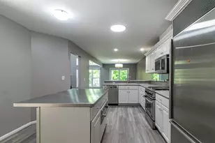 302 Kazimour Dr, Lake Barrington, IL 60010 - Photo 14