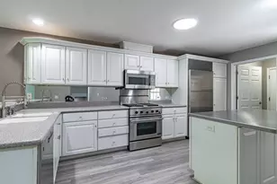 302 Kazimour Dr, Lake Barrington, IL 60010 - Photo 12