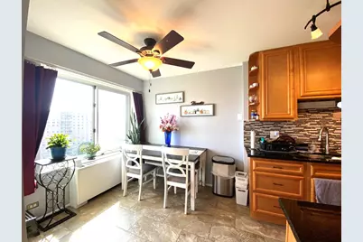 7033 N Kedzie Avenue #1414, Chicago, IL 60645 - Photo 8